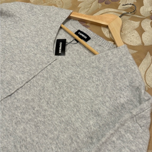 NWT Women’s EXPRESS Seamed V-Neck Tunic Sweater - Silver Heather Gray - Picture 2 of 6